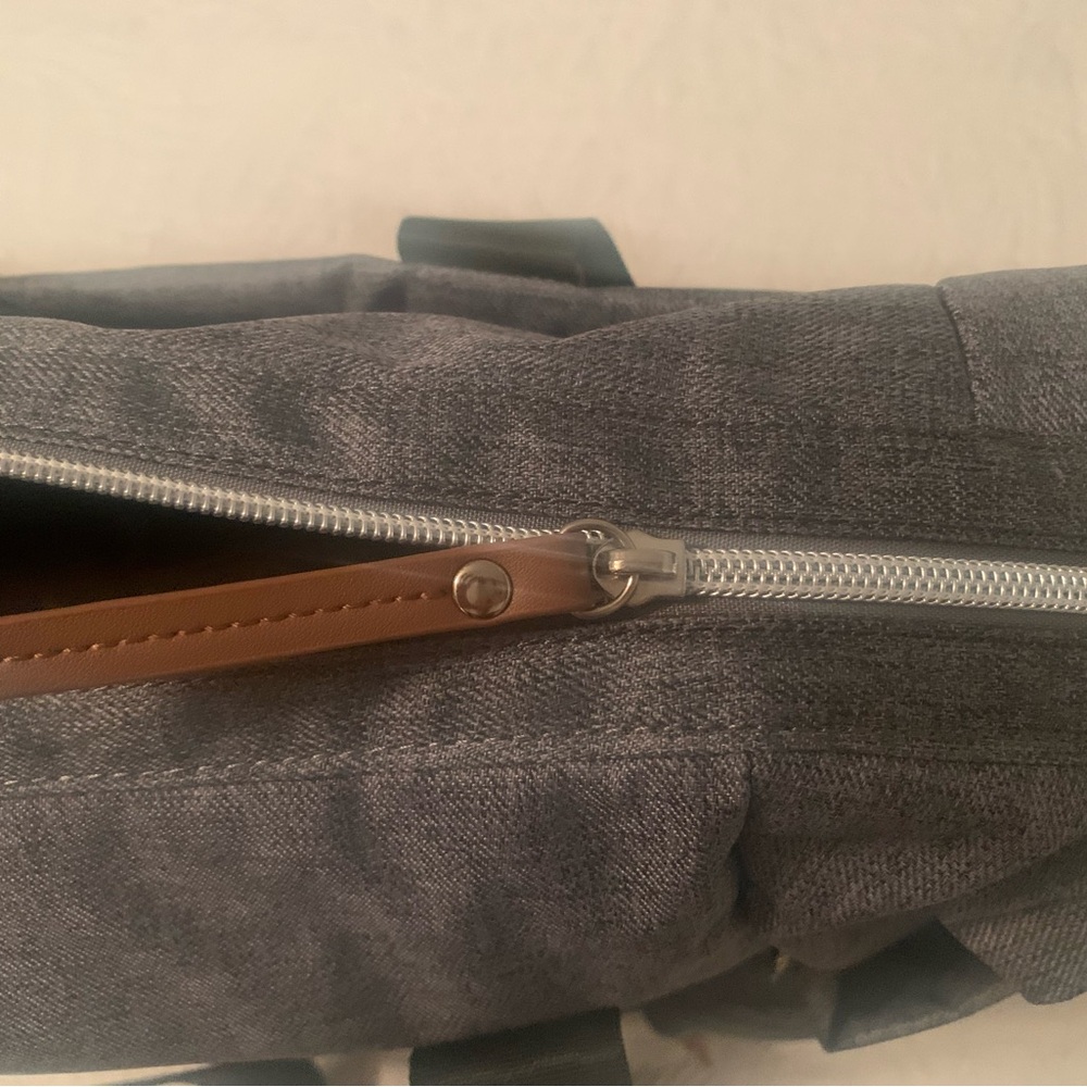 Stylish Gray Baby Bag with Black Straps - Picture 4 of 9